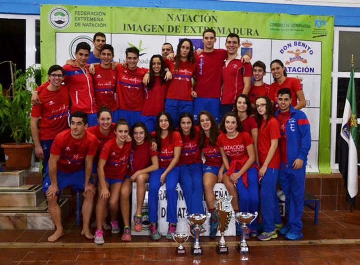 El regional de natación finaliza plagado de grandes marcas