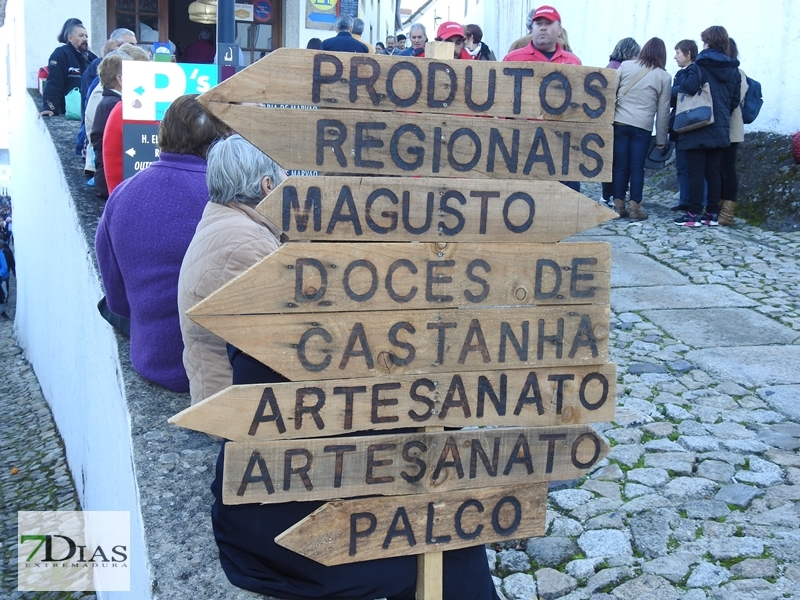 Ambiente en la XXXIII edición de la Feria de la Castaña de Marvao