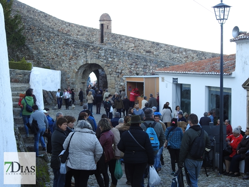 Ambiente en la XXXIII edición de la Feria de la Castaña de Marvao