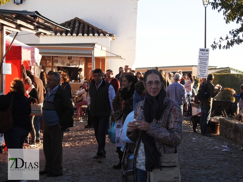 Ambiente en la XXXIII edición de la Feria de la Castaña de Marvao