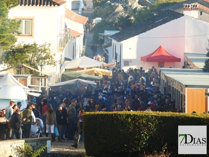 Ambiente en la XXXIII edición de la Feria de la Castaña de Marvao