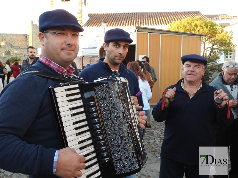 Ambiente en la XXXIII edición de la Feria de la Castaña de Marvao