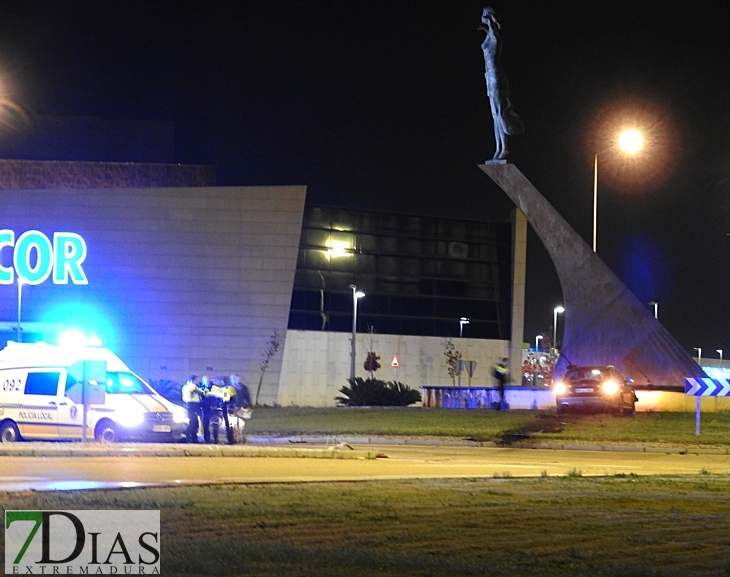 El accidentado día en Badajoz culmina con un ‘rotondazo’