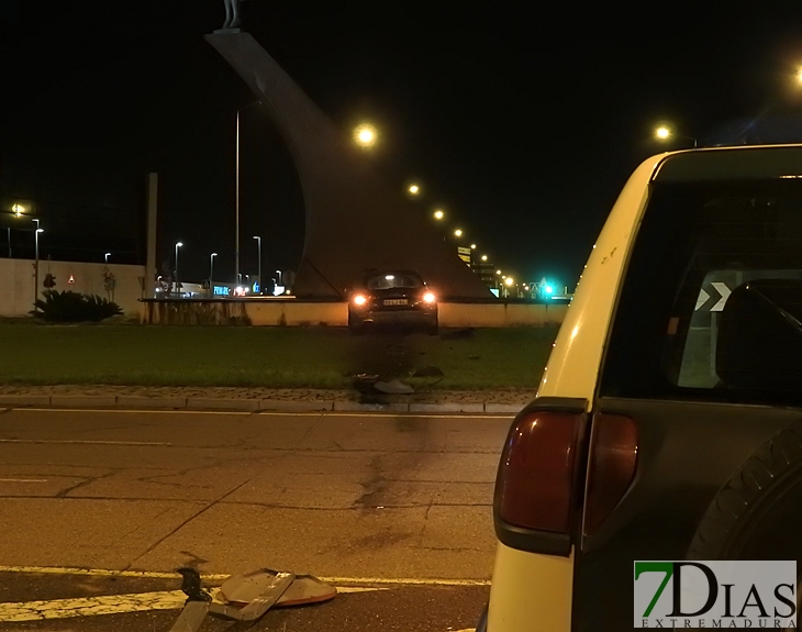 El accidentado día en Badajoz culmina con un ‘rotondazo’