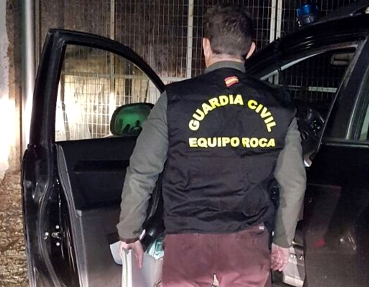 Tres vecinos de Sevilla detenidos por robar en varias fincas de la región