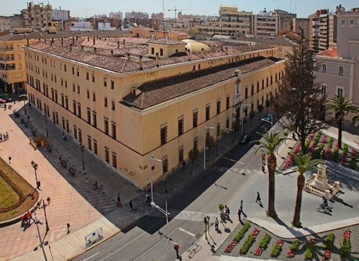 La Plataforma en Defensa del Hospital Provincial informa en la calle