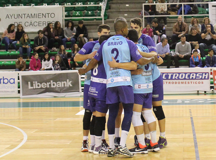 Los miembros de Novaforma animarán al Cáceres Voleibol