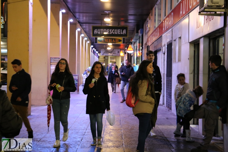 A pesar de la lluvia Badajoz sale a la calle para vivir el Black Friday
