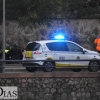 Un policía encuentra a un joven tirado en el suelo cerca de Puerta de Palmas