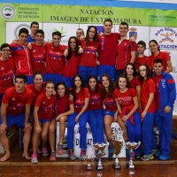 El regional de natación finaliza plagado de grandes marcas