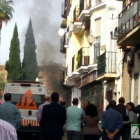 Dos bomberos asistidos tras actuar en un incendio en Mérida