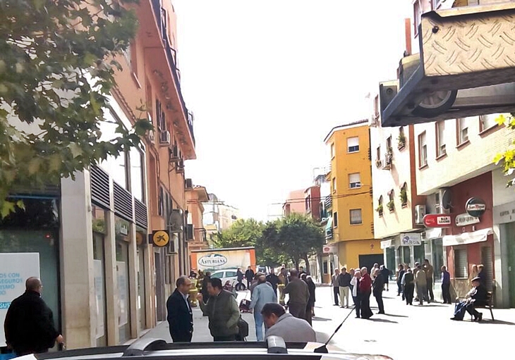 Un incendio obliga a desalojar el Hogar del Pensionista de San Roque