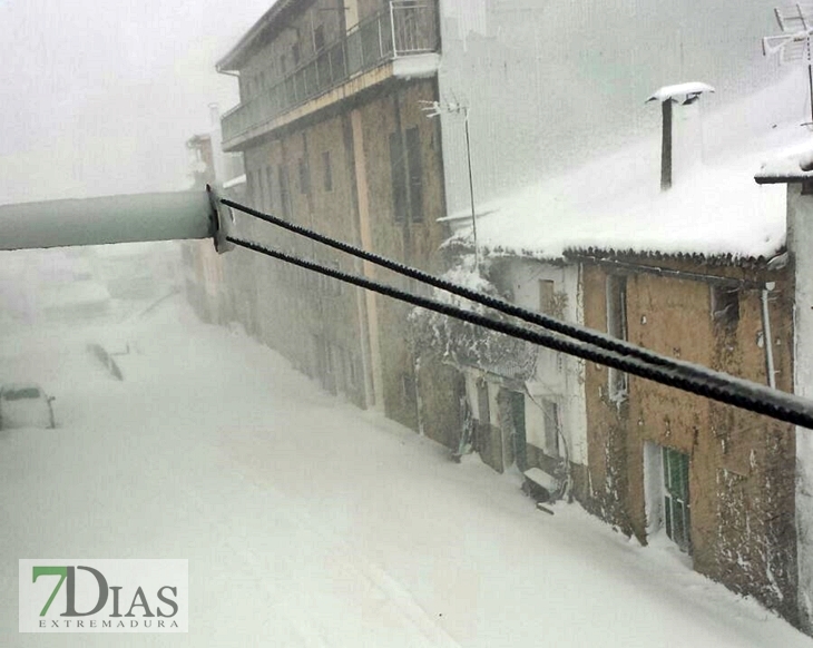 Piornal amanece completamente nevado