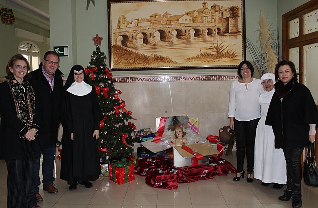 Donan 500 litros de leche al Asilo de ancianos de Mérida