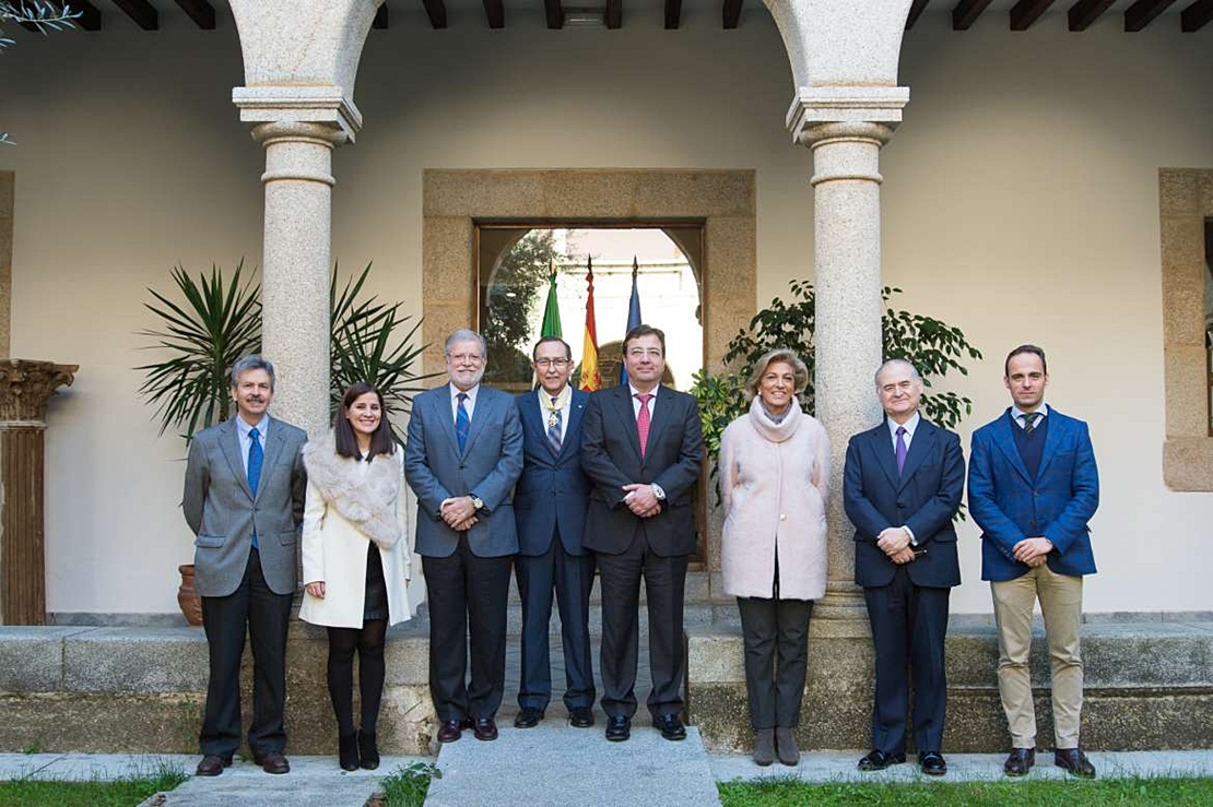 Javier Castaño recibe la Orden de Isabel La Católica