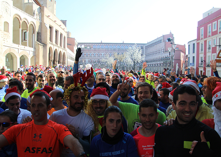 Badajoz cierra 2016 a ritmo de la San Silvestre