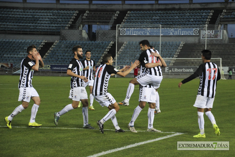 Imágenes del Club Deportivo Badajoz 2 - 0 Arroyo CP