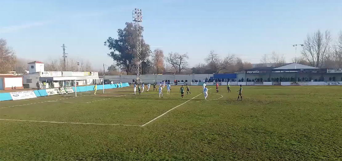 El CD. Badajoz se complica la vida en Coria