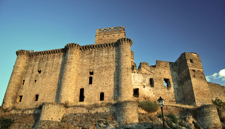 Herido al caerse desde una altura del castillo de Belvís de Monroy