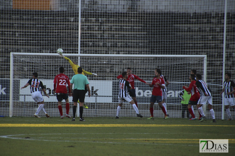 Imágenes del CD Badajoz 4 - 0 At. Pueblonuevo
