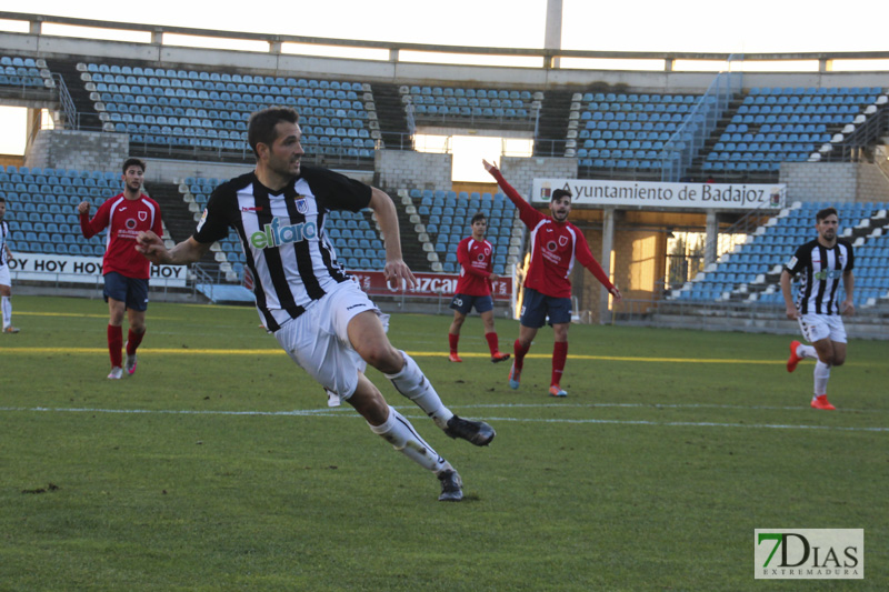 Imágenes del CD Badajoz 4 - 0 At. Pueblonuevo