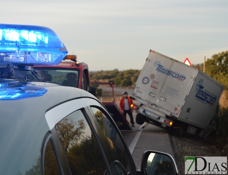 Dos vehículos accidentados esta mañana en las carreteras pacenses