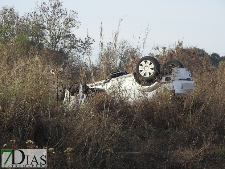 Dos vehículos accidentados esta mañana en las carreteras pacenses
