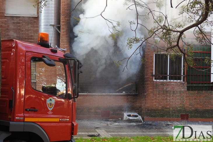 Los Bomberos salvan a una mujer de las llamas en Suerte de Saavedra (Badajoz)