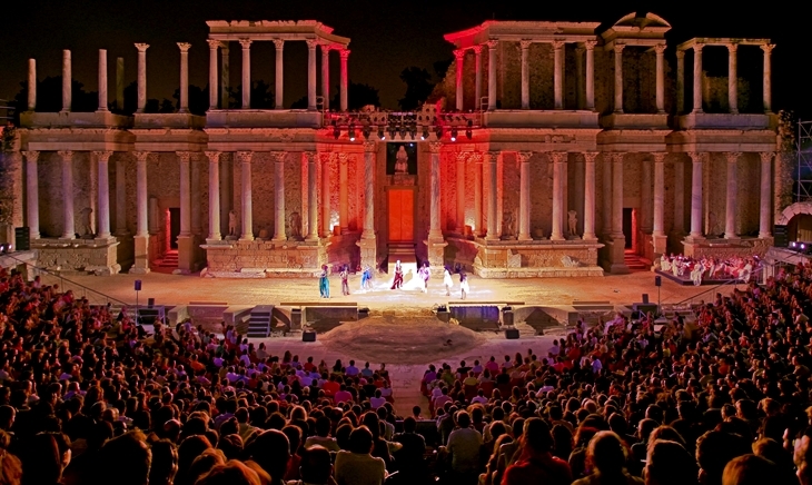 Extremadura interesada en adaptar los teatros a las personas ciegas