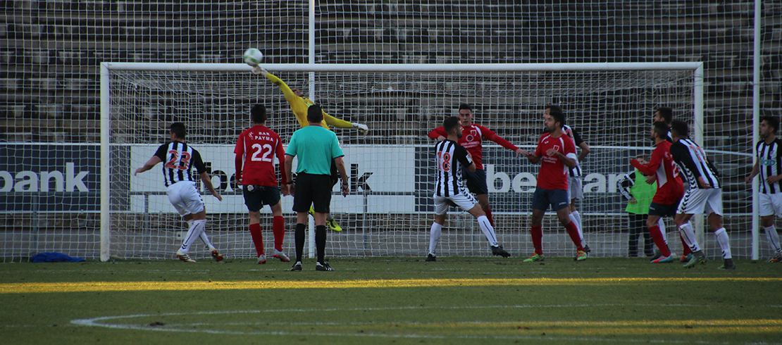 Imágenes del CD Badajoz 4 - 0 At. Pueblonuevo