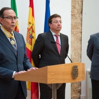 Javier Castaño recibe la Orden de Isabel La Católica