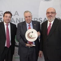 El balonmano extremeño premia a la Diputación de Badajoz