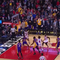 Calderón vuelve a ser el timón de los Lakers