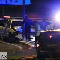 Un coche se empotra contra una farola en Cerro Gordo (Badajoz)