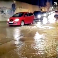 La rotura de una tubería altera el centro de Mérida