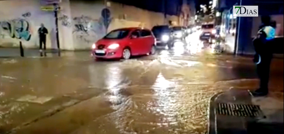 La rotura de una tubería altera al centro de Mérida