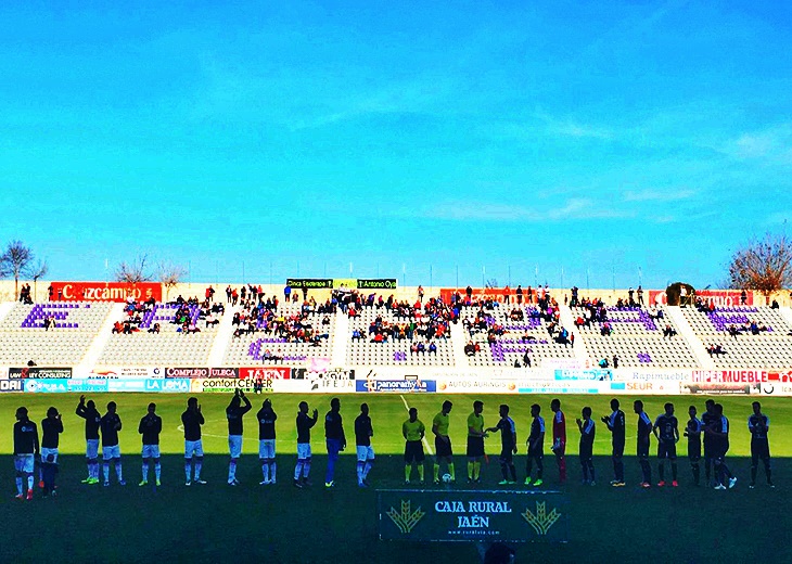 El Villanovense amarra un punto para seguir soñando
