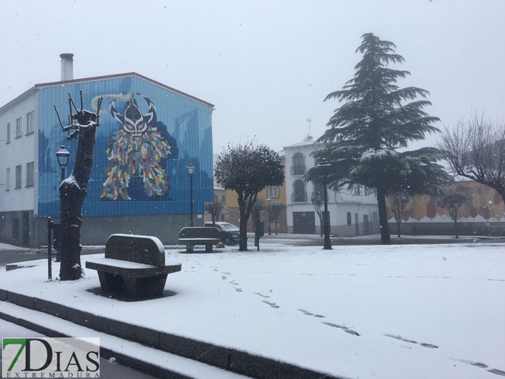 La nieve vuelve con fuerza al norte de Cáceres