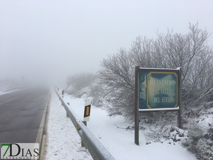 La nieve vuelve con fuerza al norte de Cáceres