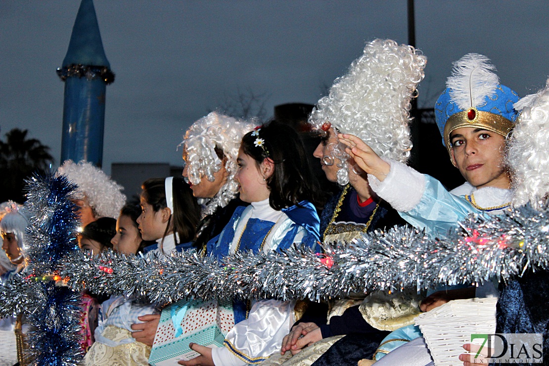 La cabalgata de Reyes reparte felicidad en Mérida