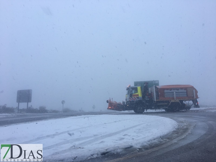 La nieve vuelve con fuerza al norte de Cáceres