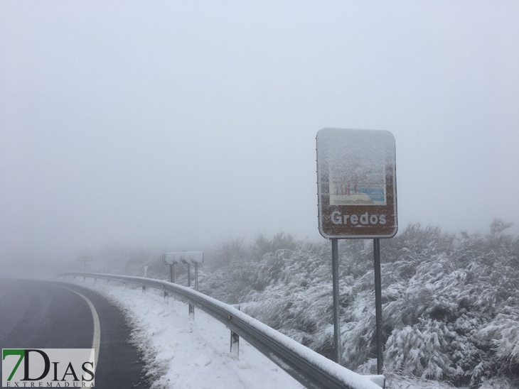 La nieve vuelve con fuerza al norte de Cáceres