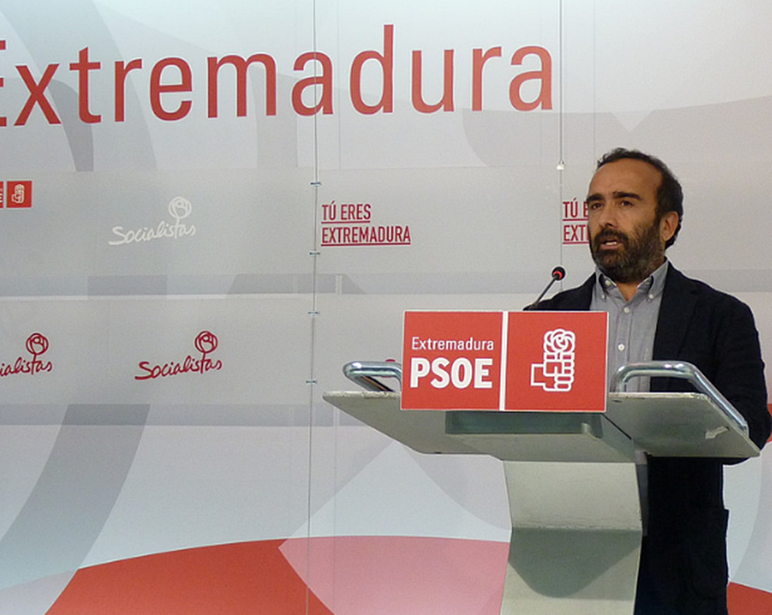 El PSOE reclama a Rajoy que se “vuelque” con Extremadura