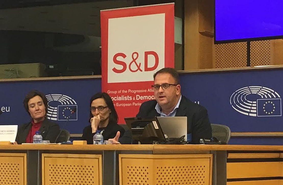 Osuna pide en Bruselas la puesta en marcha de una garantía infantil