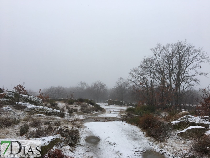 La nieve vuelve con fuerza al norte de Cáceres