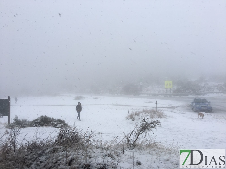 La nieve vuelve con fuerza al norte de Cáceres