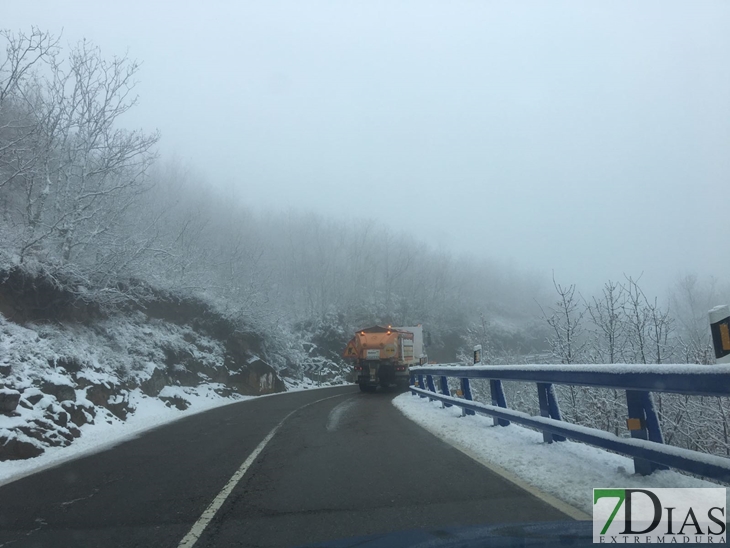 La nieve vuelve con fuerza al norte de Cáceres