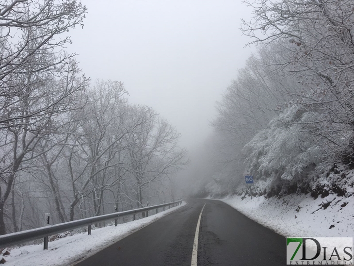 La nieve vuelve con fuerza al norte de Cáceres