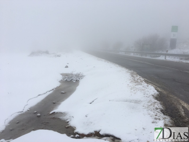 La nieve vuelve con fuerza al norte de Cáceres