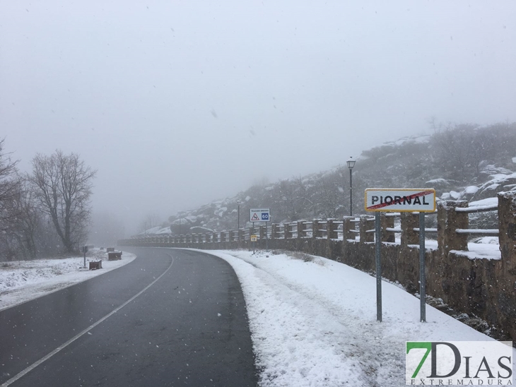 La nieve vuelve con fuerza al norte de Cáceres